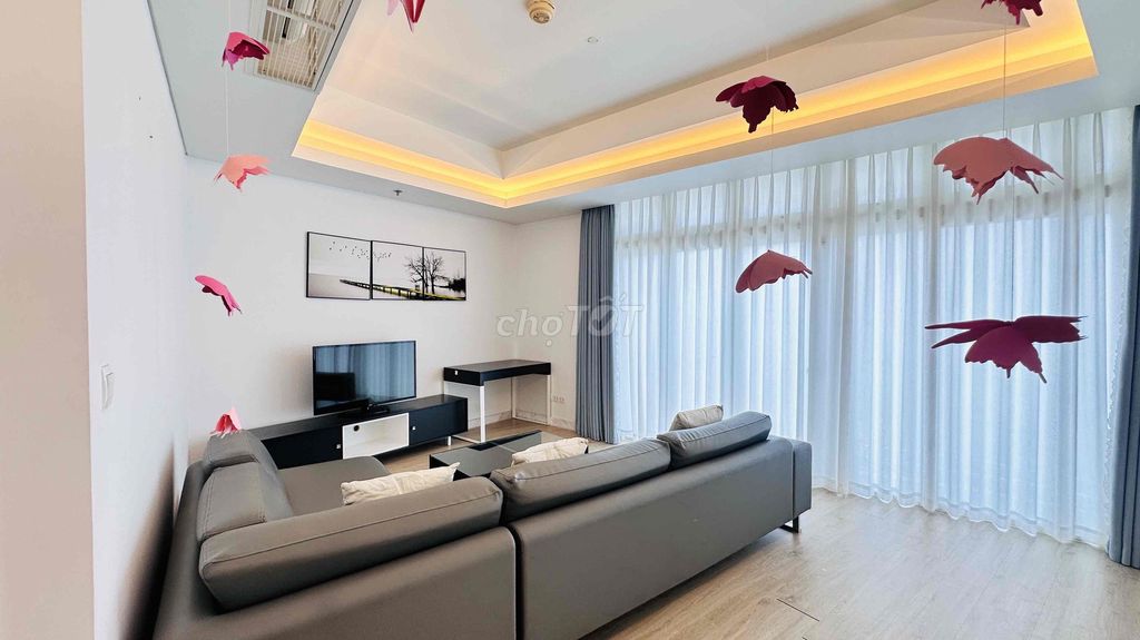 Квартира, 2 спальни · 150 м²