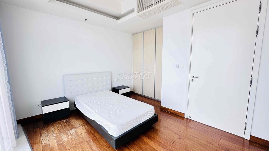 Квартира, 2 спальни · 150 м² 5