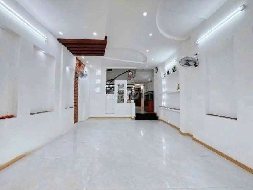 Дом, 5 спален · 125 м²