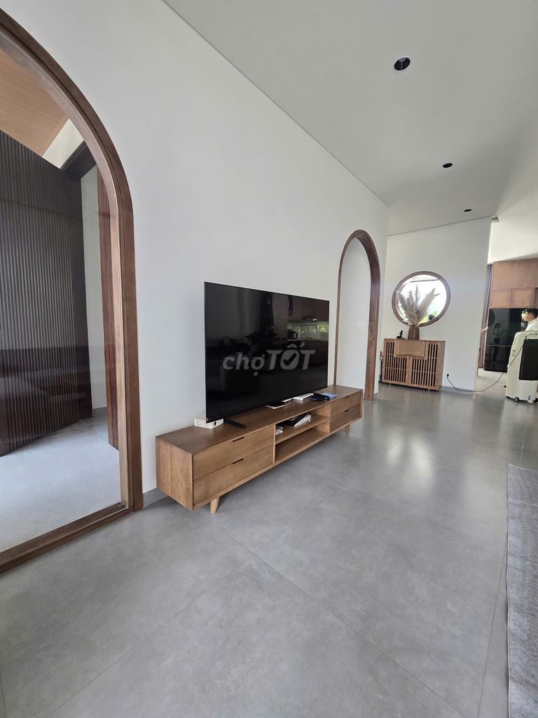 Дом, 5 спален · 263 м²