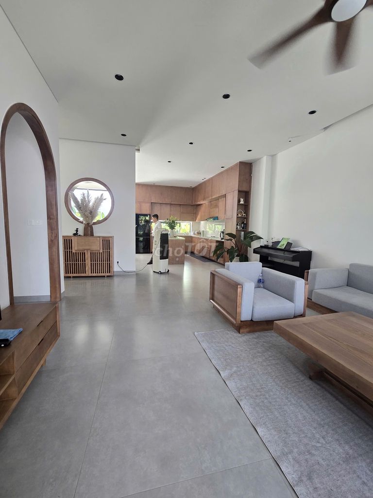 Дом, 5 спален · 263 м² 2