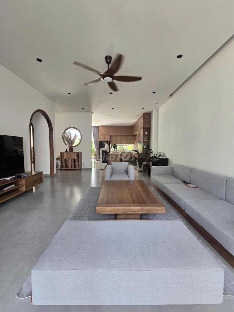 Дом, 5 спален · 263 м² 5