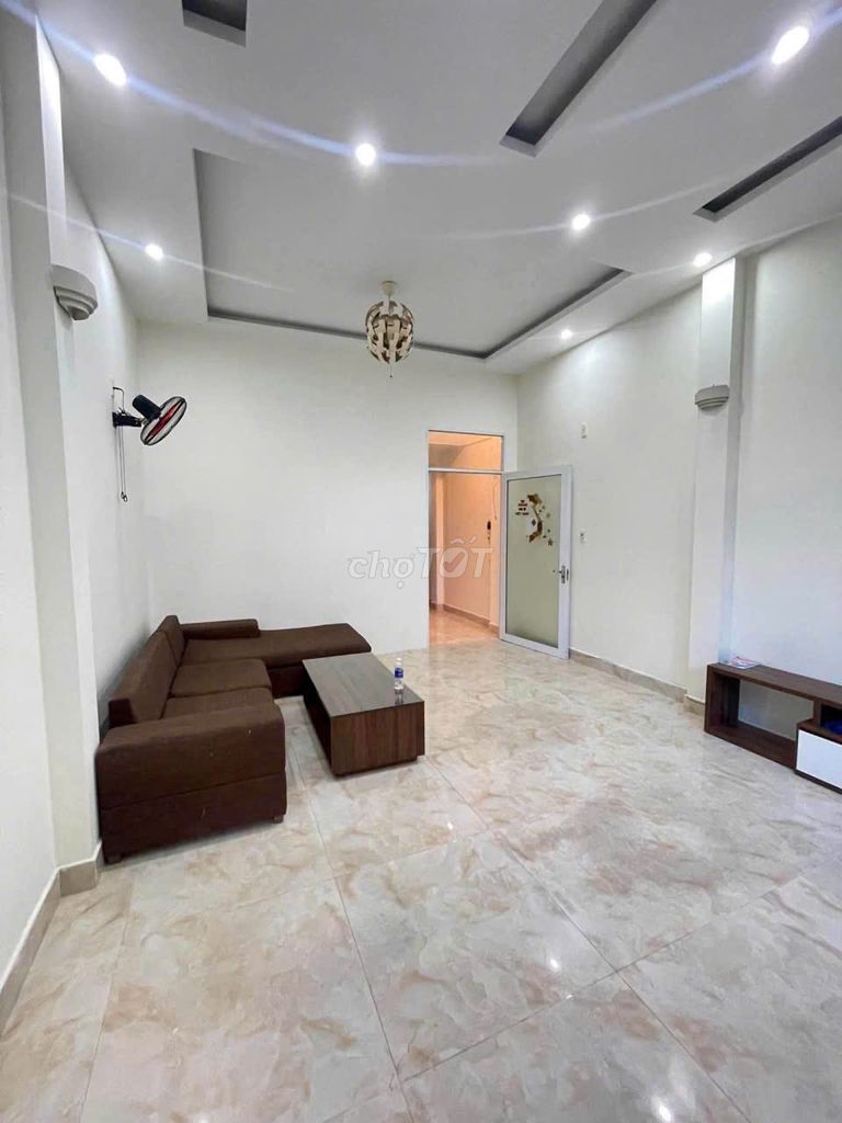 Дом, 3 спальни · 75 м²