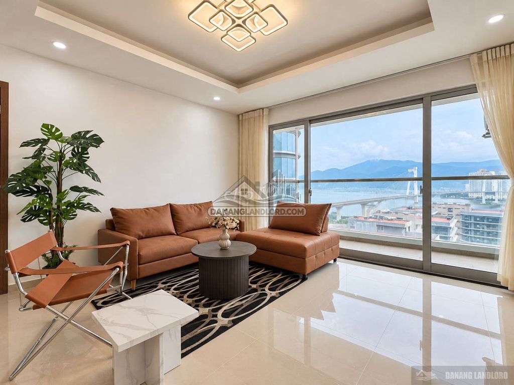 Квартира, 3 спальни · 168 м²