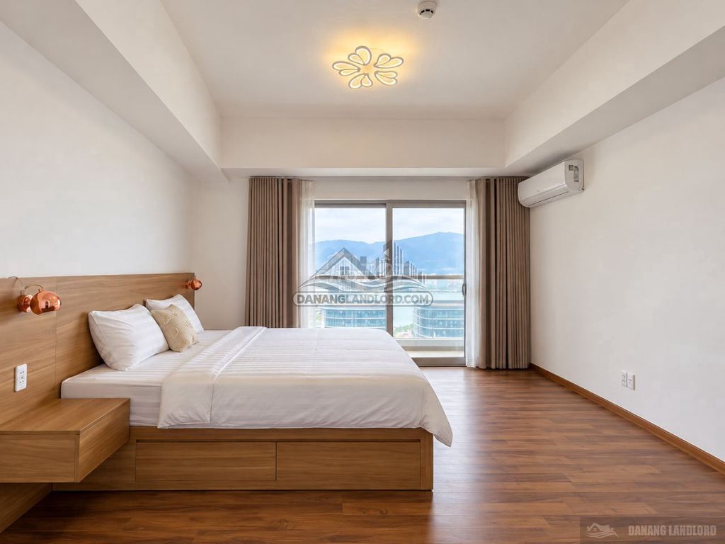 Квартира, 3 спальни · 168 м² 2