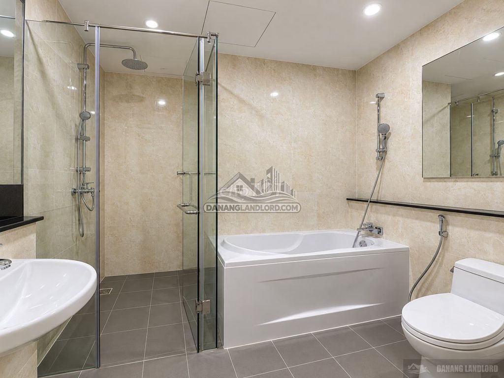 Квартира, 3 спальни · 168 м² 10