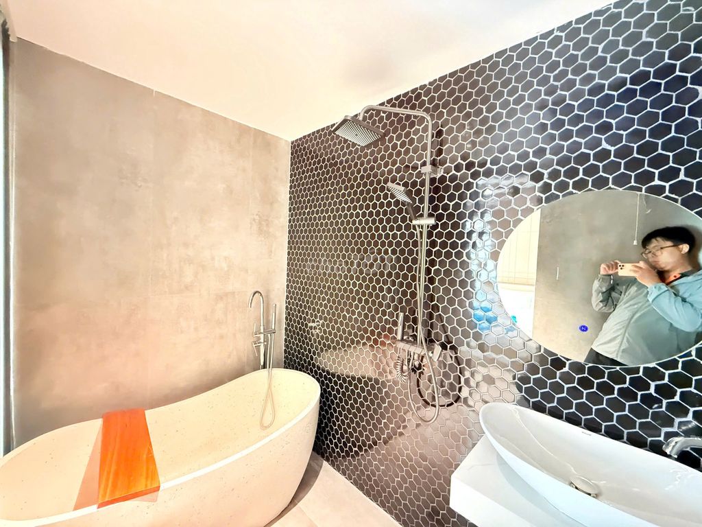 Квартира, 3 спальни · 100 м² 3