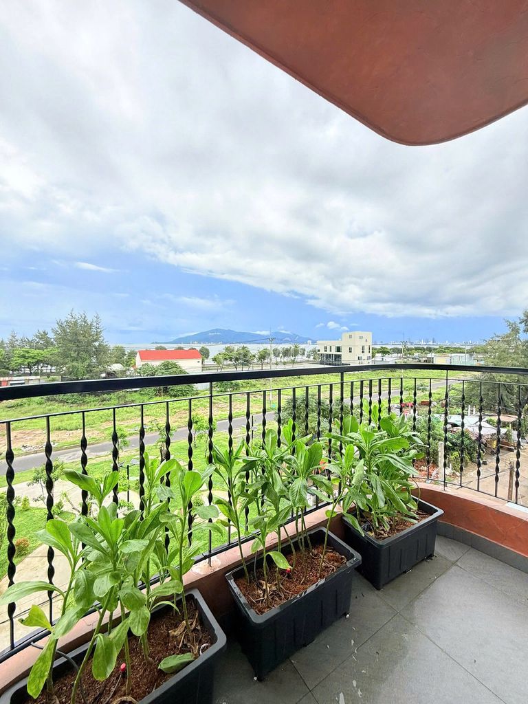 Квартира, 3 спальни · 100 м² 5