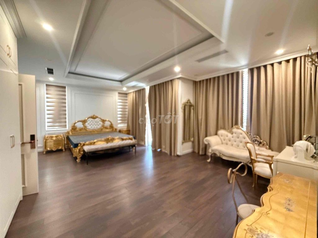 Дом, 8 спален · 700 м² 8
