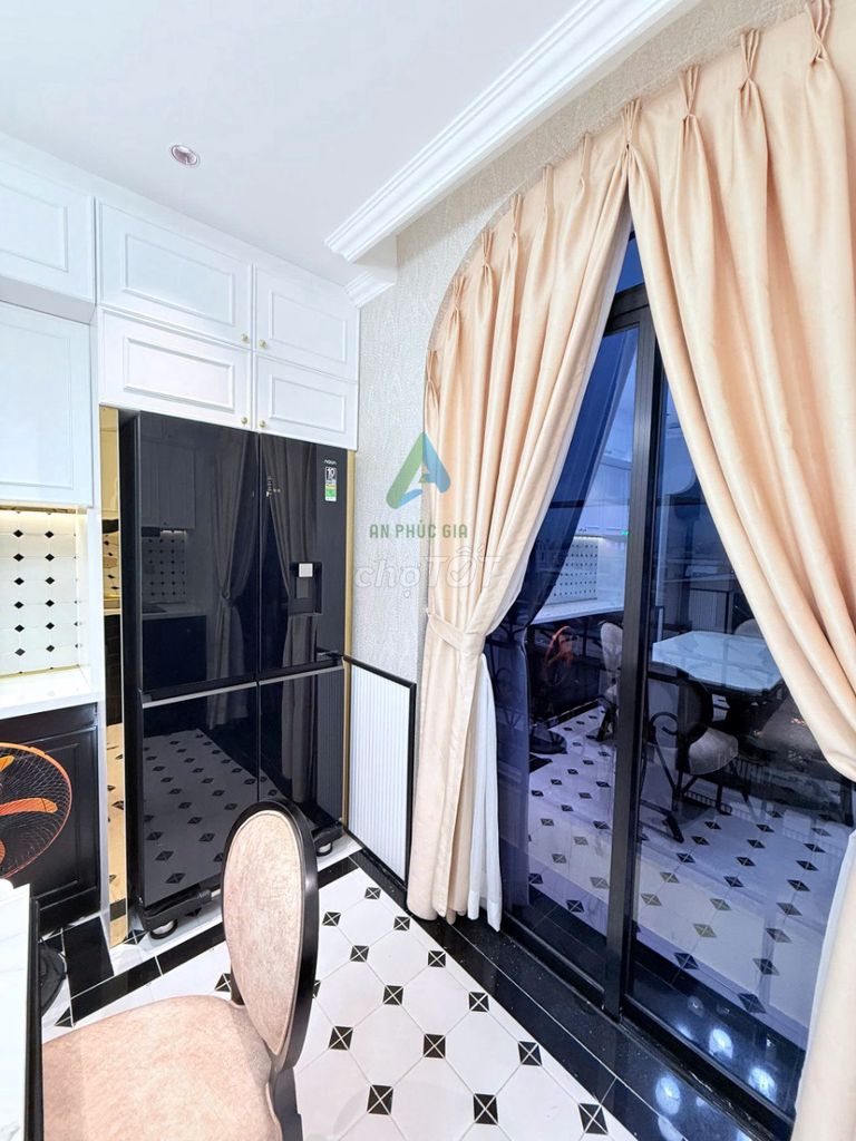 Дом, 11 спален · 108 м²