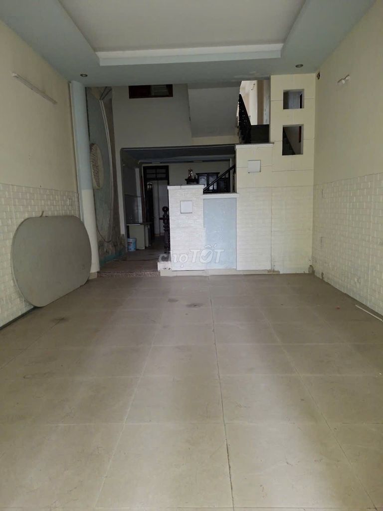 Дом, 6 спален · 100 м²