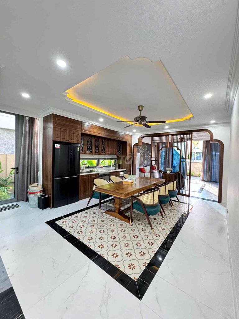 Дом, 5 спален · 300 м² 2