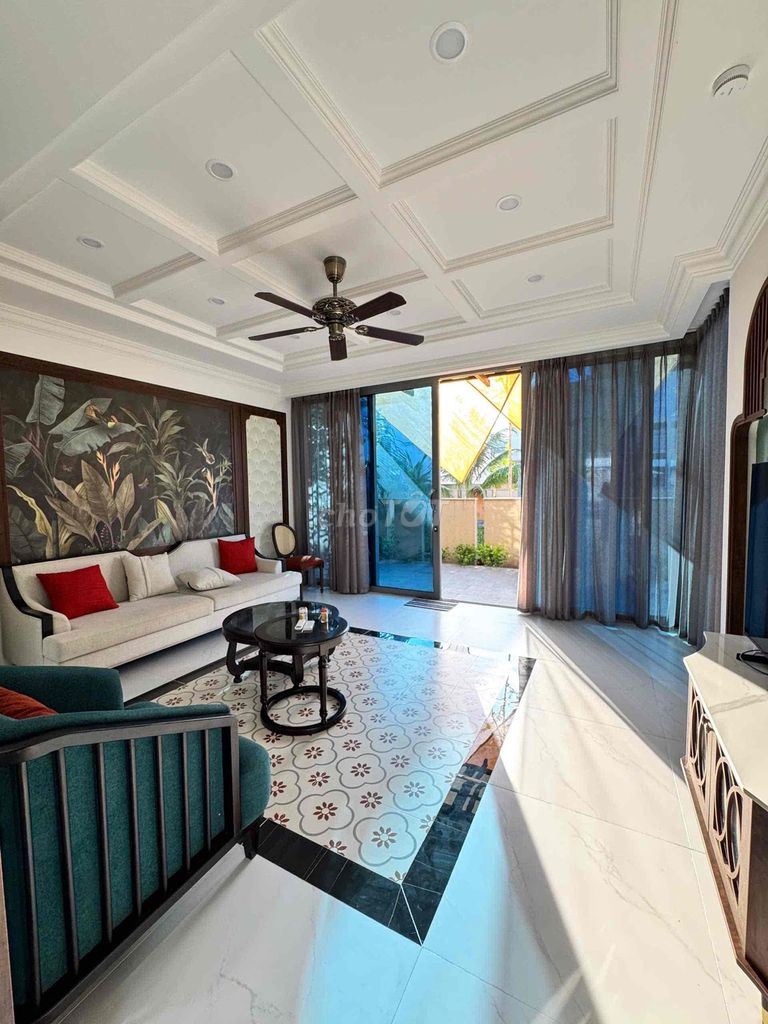 Дом, 5 спален · 300 м² 3