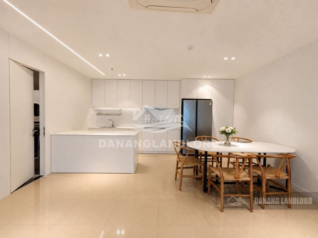 Квартира, 3 спальни · 135 м² 2