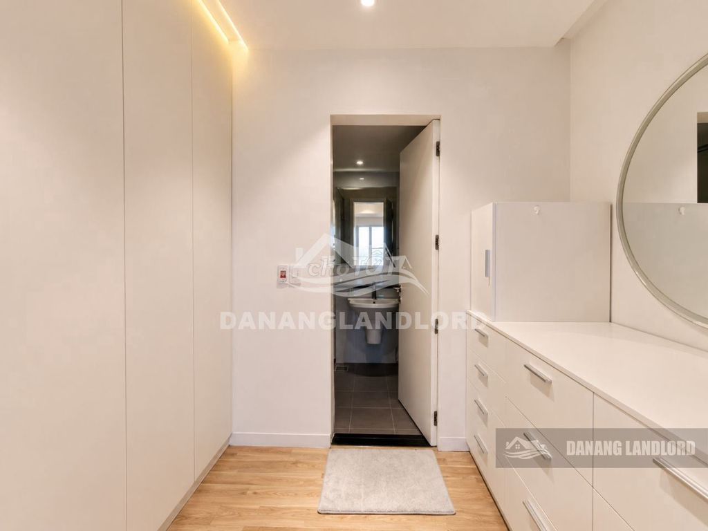 Квартира, 3 спальни · 135 м² 9