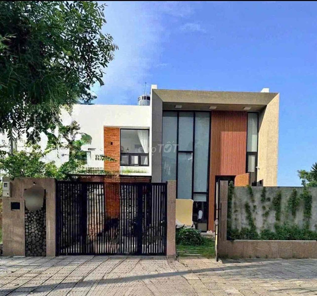 Дом, 3 спальни · 260 м² 3