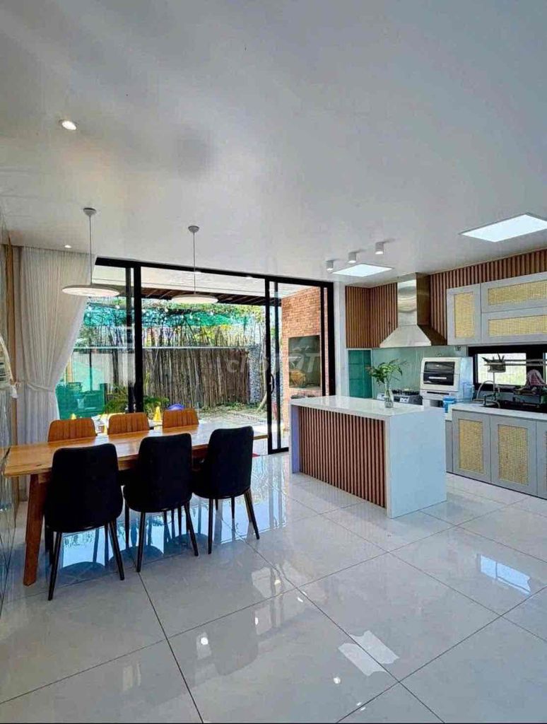 Дом, 3 спальни · 260 м² 5