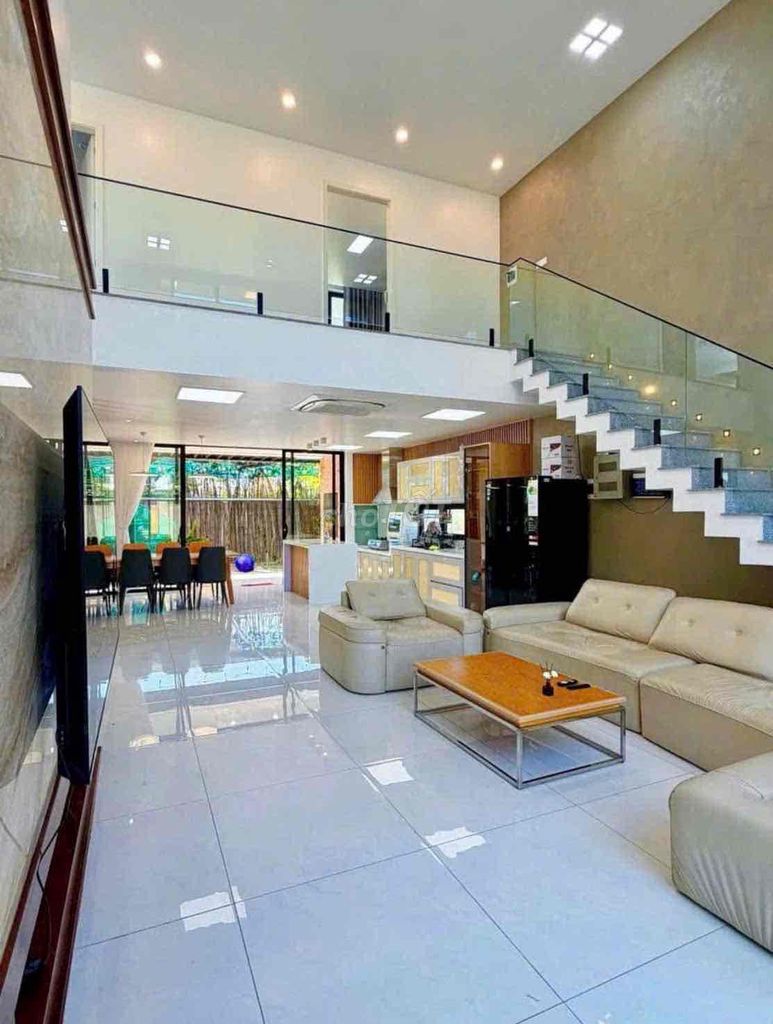 Дом, 3 спальни · 260 м² 8