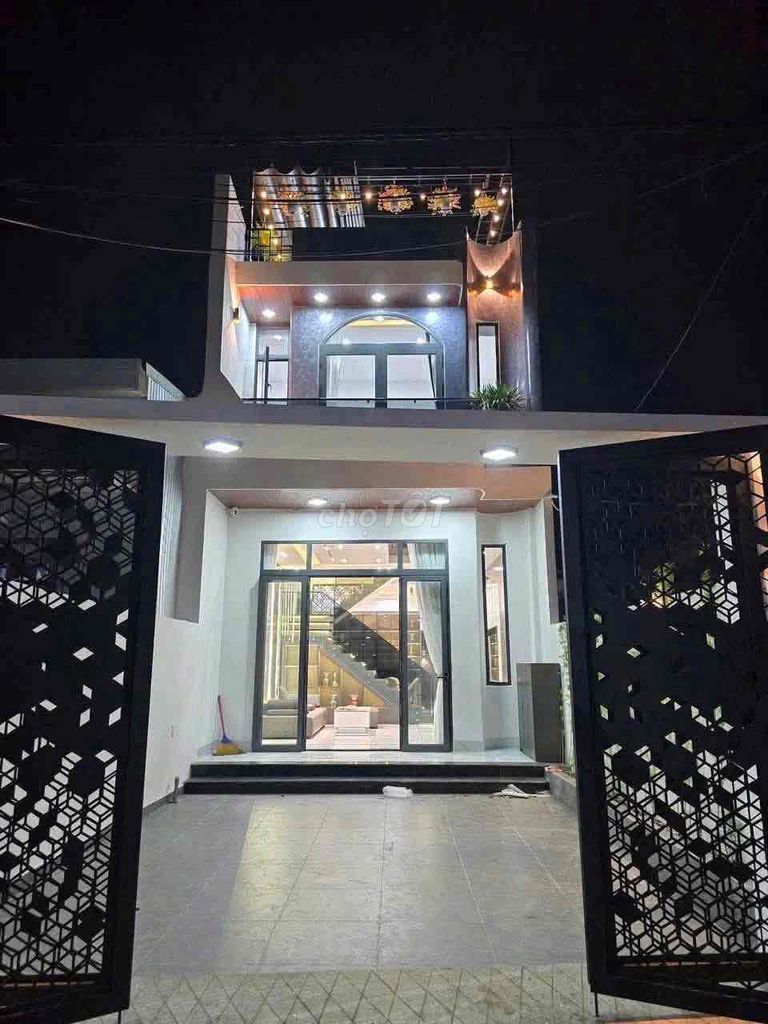 Дом, 4 спальни · 130 м²
