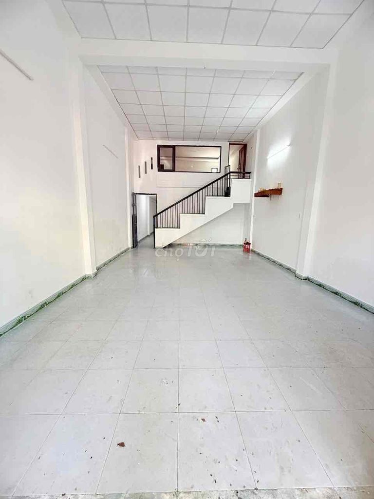 Дом, 2 спальни · 120 м²