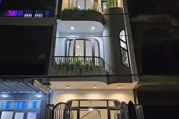 Дом, 4 спальни · 54 м²