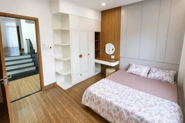 Дом, 4 спальни 2